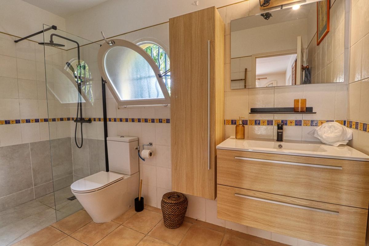 Location villa Martinique Salle douche chambre 1 Location villa Martinique Salle douche chambre 1